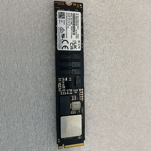 M.2 NVMe 固态硬盘 SSD